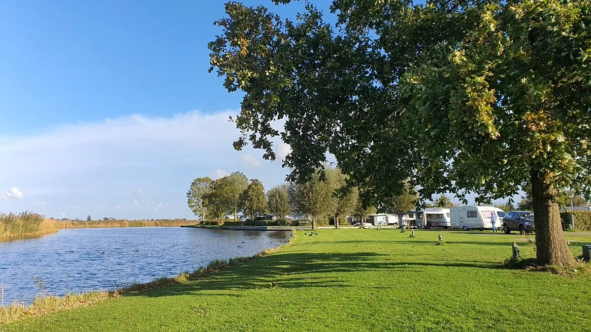 Kamperen aan het water in Friesland De Rakken Woudsend